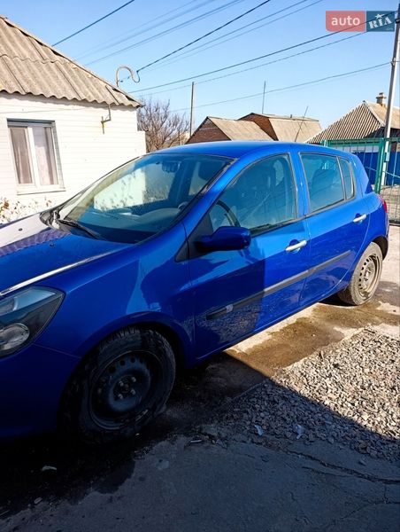 Хетчбек Renault Clio 2006 в Помічній
