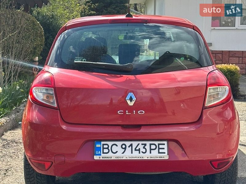 Седан Renault Clio 2010 в Стрые