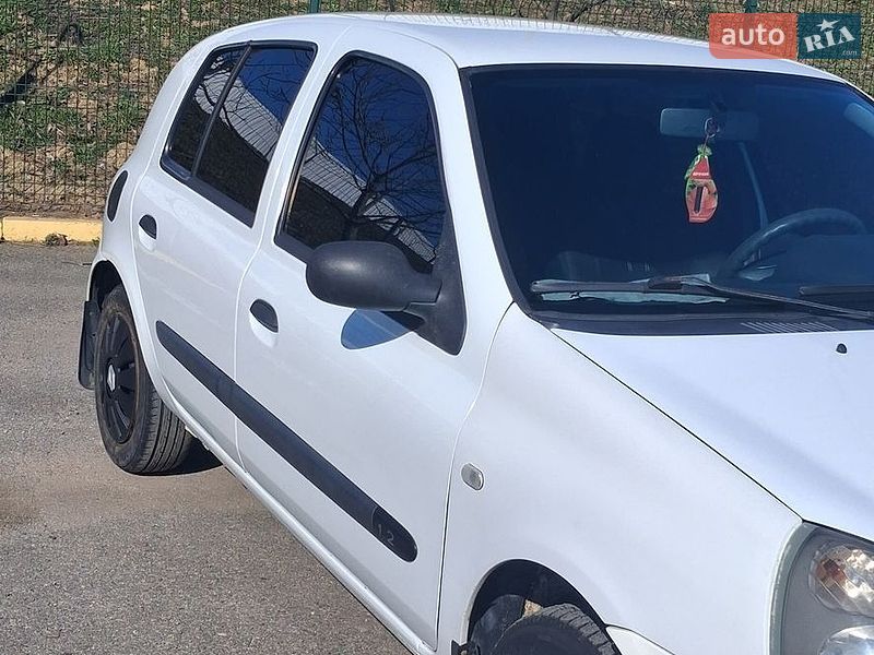 Хэтчбек Renault Clio 2005 в Ужгороде