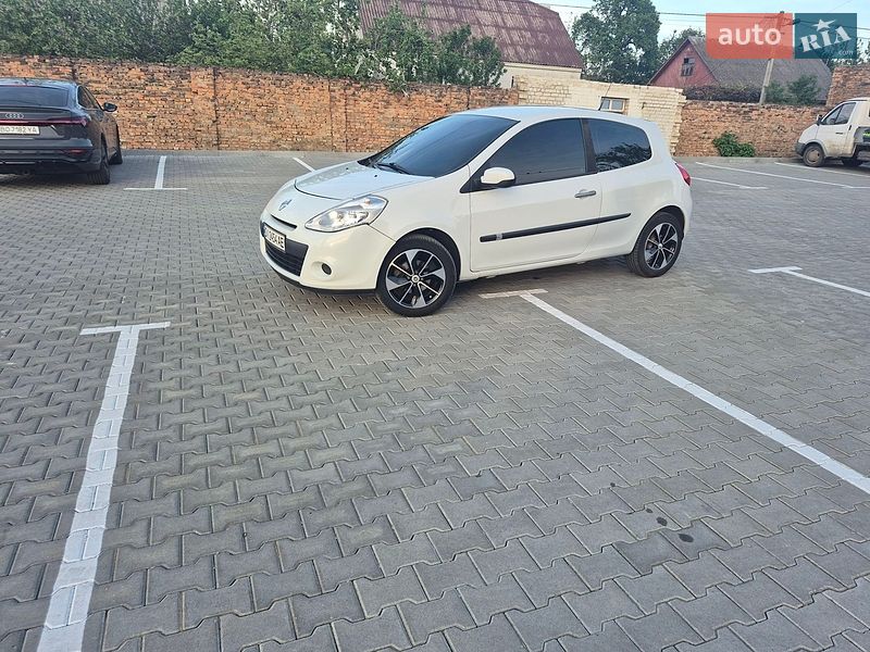 Хэтчбек Renault Clio 2010 в Дубно