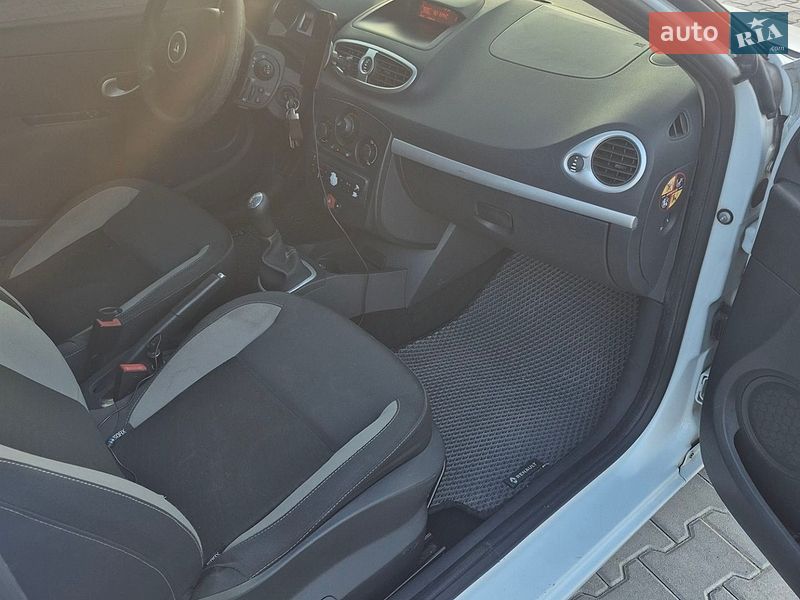 Хэтчбек Renault Clio 2010 в Дубно