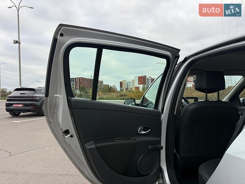 Хэтчбек Renault Clio 2011 в Луцке
