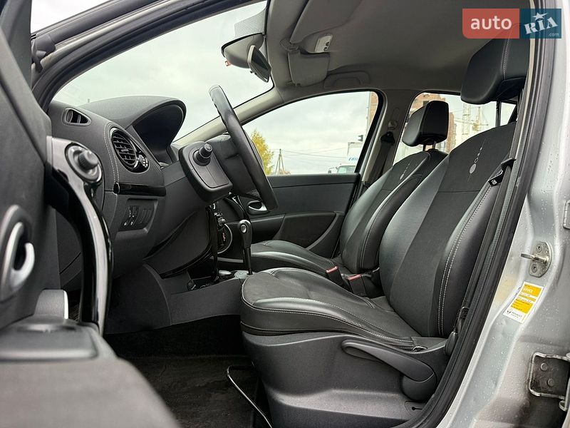 Хэтчбек Renault Clio 2011 в Луцке