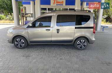 Минивэн Renault Dokker 2015 в 