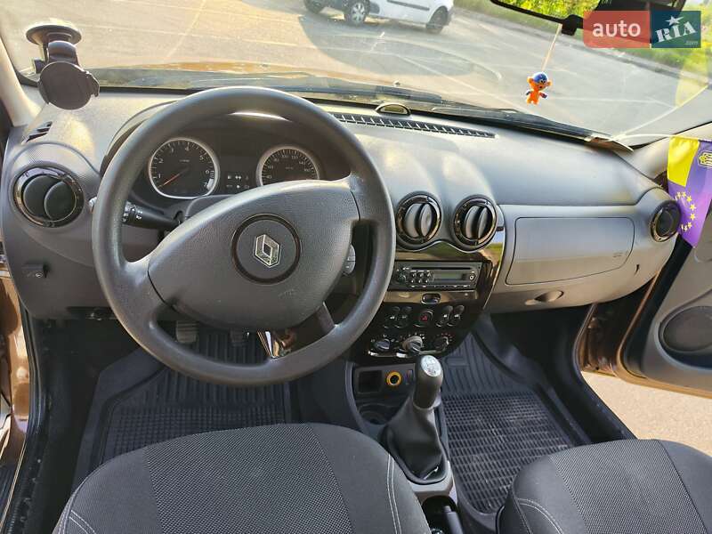 Внедорожник / Кроссовер Renault Duster 2010 в Ворзеле