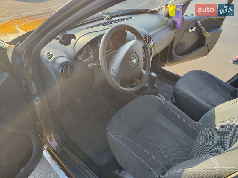 Внедорожник / Кроссовер Renault Duster 2010 в Ворзеле