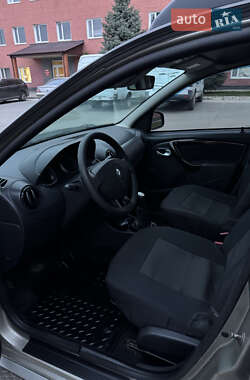 Позашляховик / Кросовер Renault Duster 2012 в 