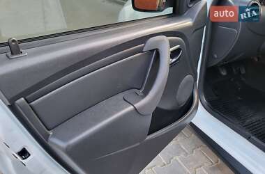 Позашляховик / Кросовер Renault Duster 2013 в 