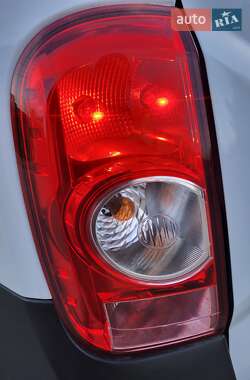 Позашляховик / Кросовер Renault Duster 2013 в 