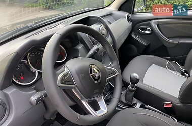 Внедорожник / Кроссовер Renault Duster 2017 в 