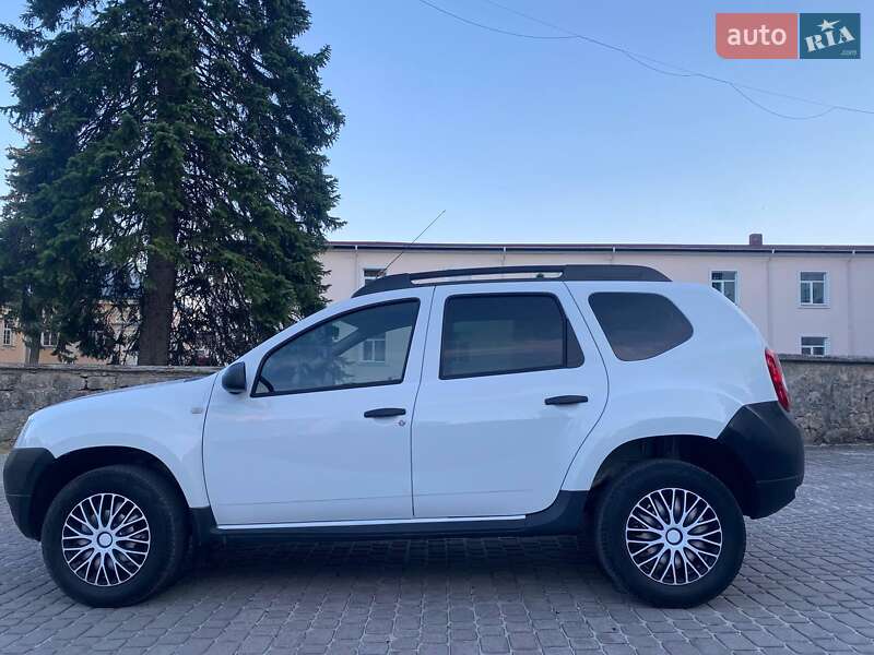 Внедорожник / Кроссовер Renault Duster 2012 в Кременце