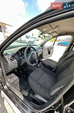Внедорожник / Кроссовер Renault Duster 2012 в 