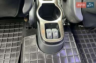 Позашляховик / Кросовер Renault Duster 2011 в 