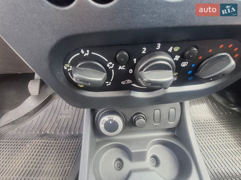 Внедорожник / Кроссовер Renault Duster 2013 в Черкассах фото 25 Внедорожник / Кроссовер Renault Duster 2013 в Черкассах