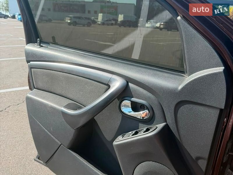 Внедорожник / Кроссовер Renault Duster 2017 в Гатном
