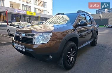 Внедорожник / Кроссовер Renault Duster 2012 в Вишневом