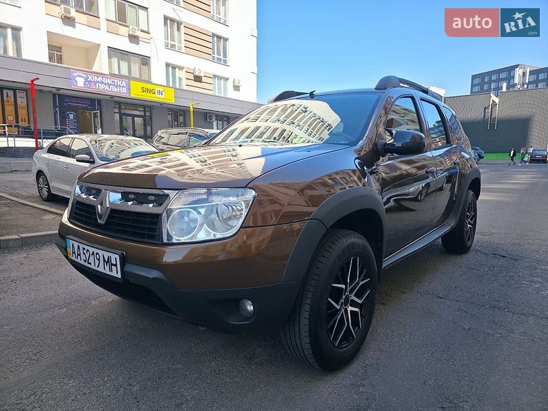 Внедорожник / Кроссовер Renault Duster 2012 в Вишневом