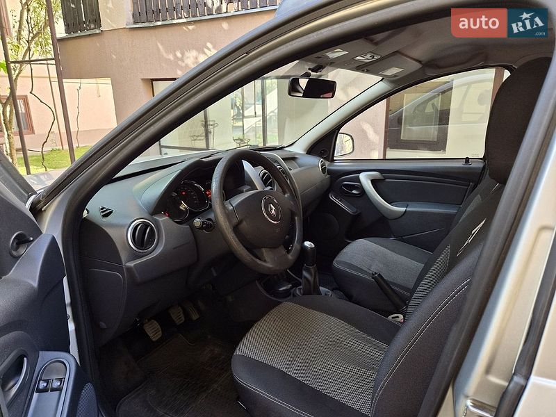 Внедорожник / Кроссовер Renault Duster 2015 в Ужгороде