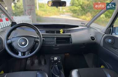 Минивэн Renault Espace 2005 в  фото 8 Минивэн Renault Espace 2005 в