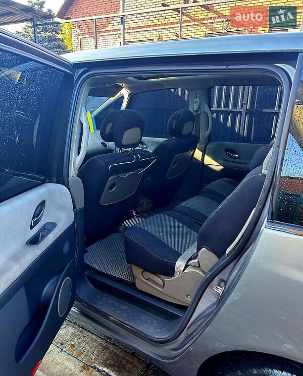 Минивэн Renault Espace 2004 в Першотравенске