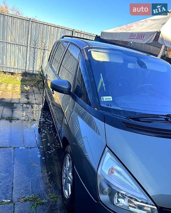 Минивэн Renault Espace 2004 в Першотравенске