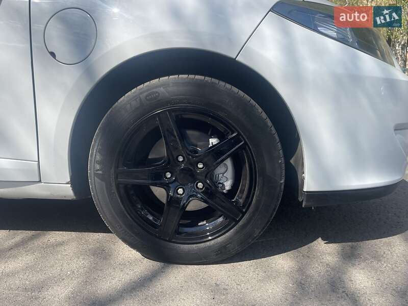 Седан Renault Fluence Z.E. 2012 в Луцке