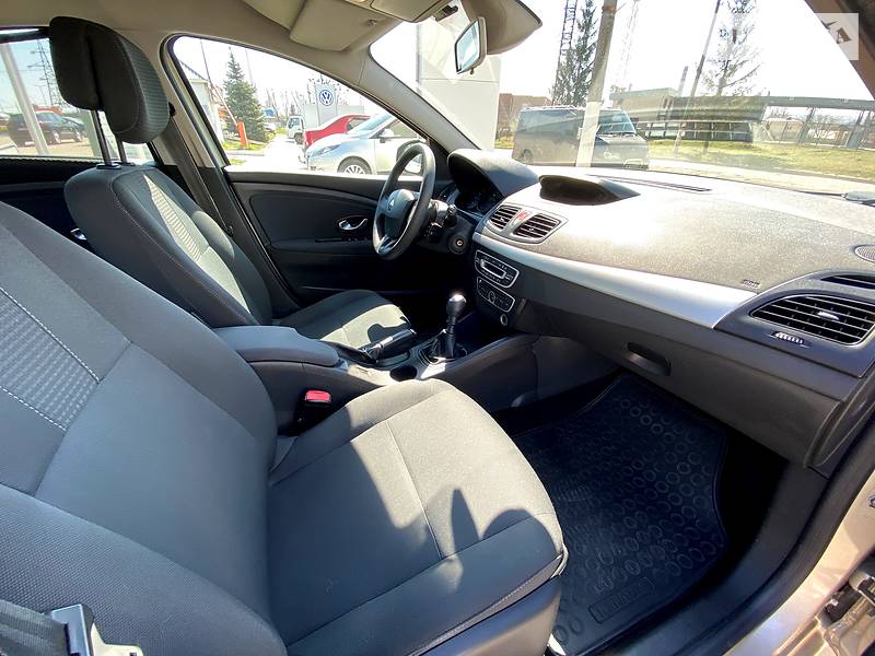 Седан Renault Fluence 2010 в Чернівцях