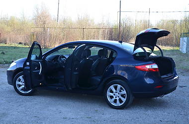 Седан Renault Fluence 2012 в 