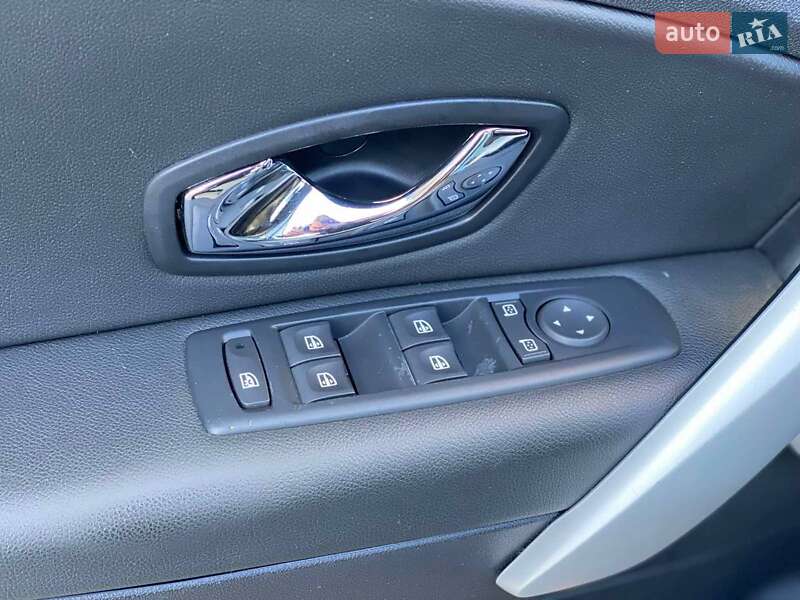 Седан Renault Fluence 2012 в Калуші