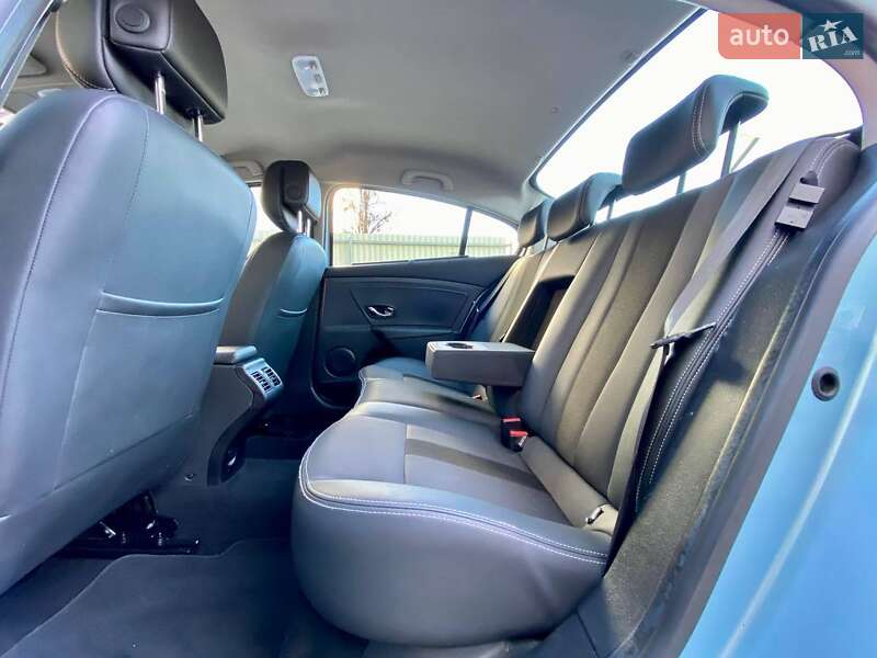 Седан Renault Fluence 2012 в Калуші