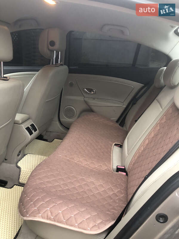 Седан Renault Fluence 2010 в Тернополе