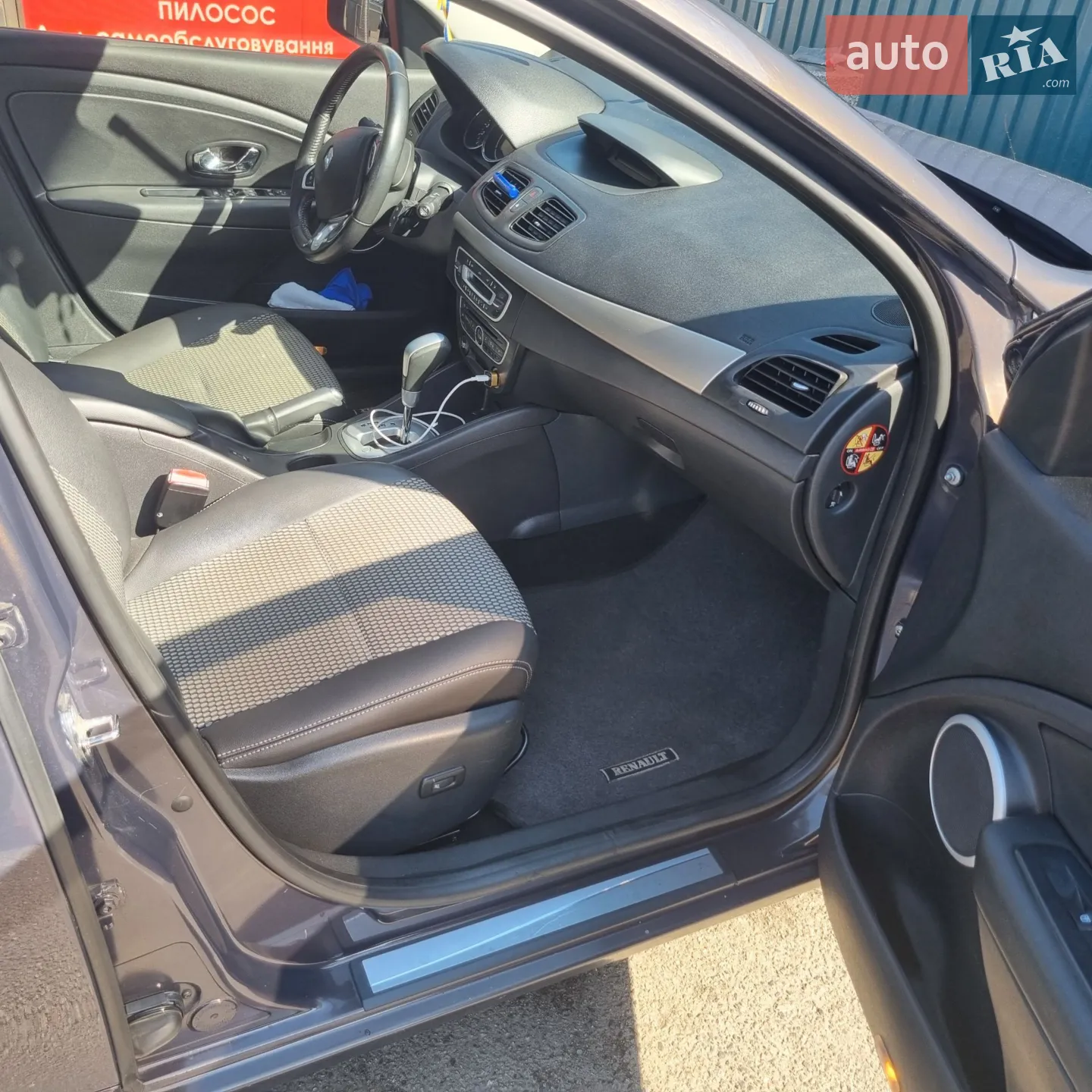 2012 Renault Fluence - мініатюра 2