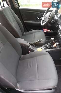 Седан Renault Fluence 2011 в 