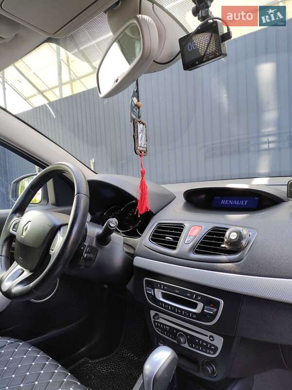 Седан Renault Fluence 2011 в Самборе