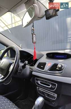 Седан Renault Fluence 2011 в 