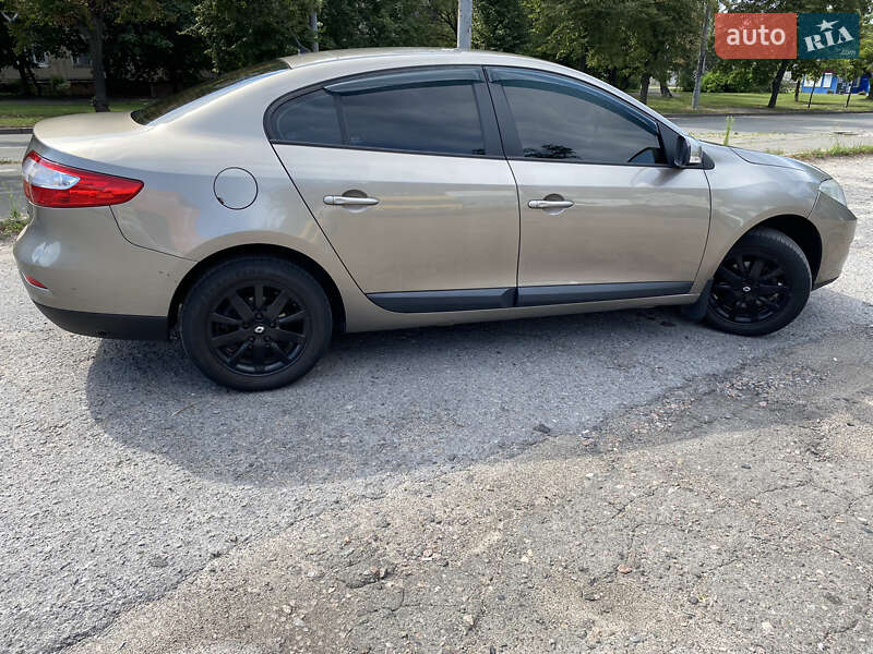 Седан Renault Fluence 2011 в Петропавловской Борщаговке