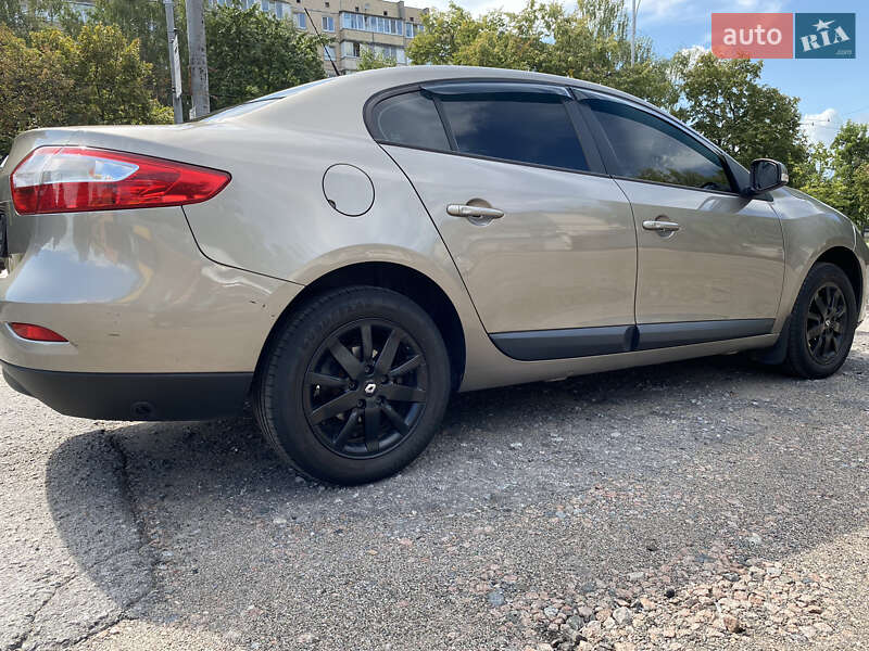 Седан Renault Fluence 2011 в Петропавловской Борщаговке