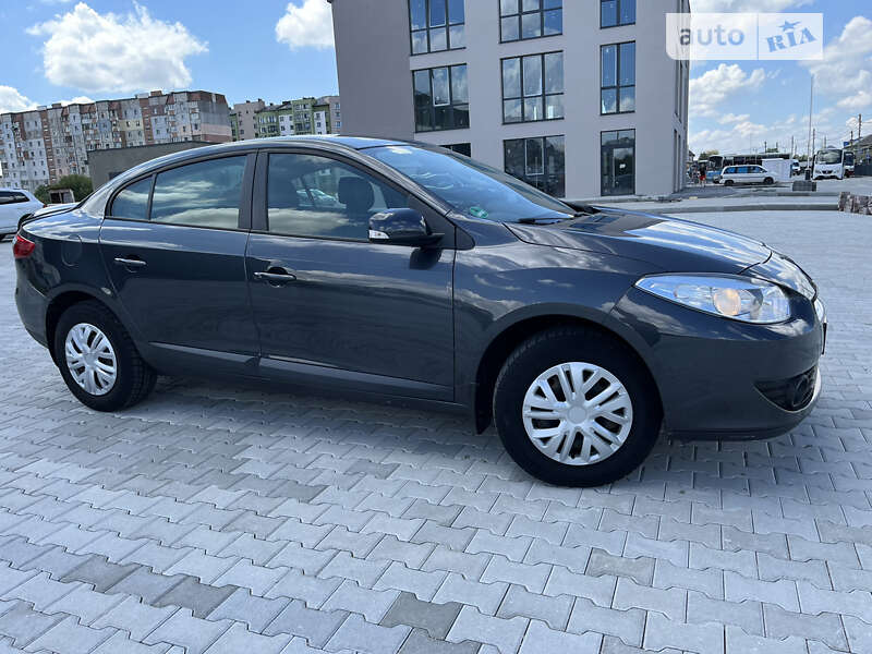 Седан Renault Fluence 2010 в Калуші