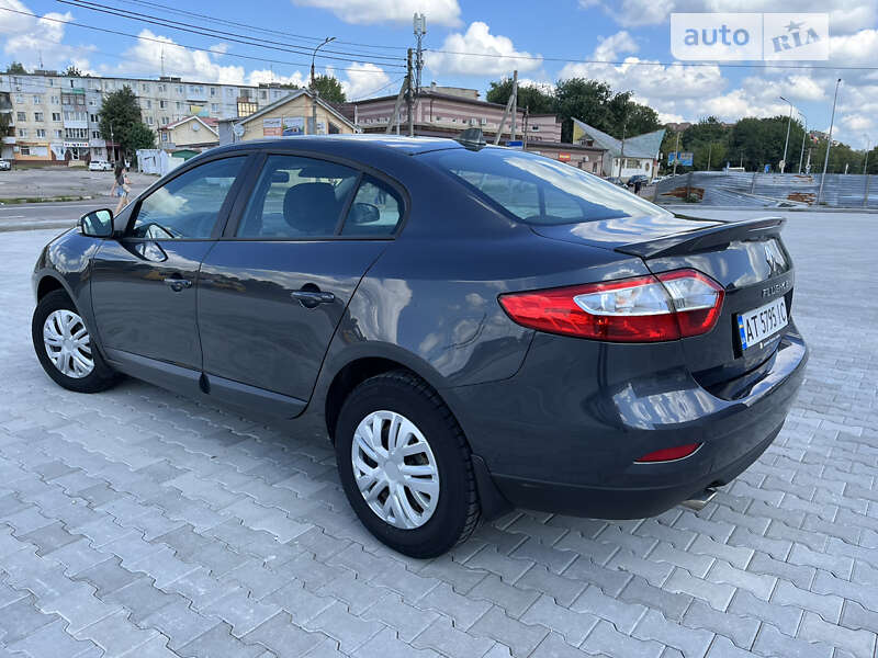 Седан Renault Fluence 2010 в Калуші