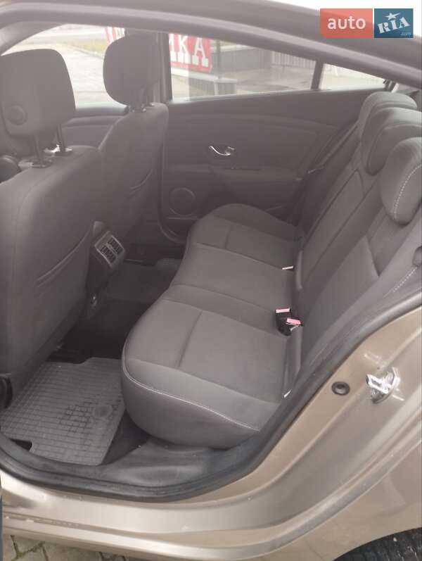 Седан Renault Fluence 2010 в Тернополе