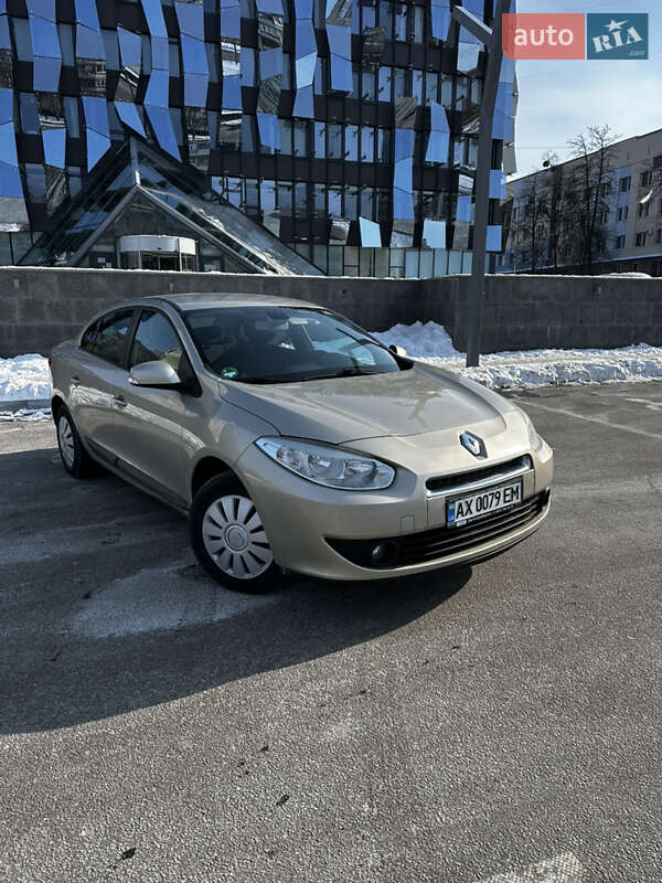 Седан Renault Fluence 2010 в 