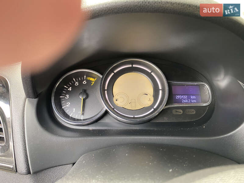 Седан Renault Fluence 2011 в Петропавловской Борщаговке