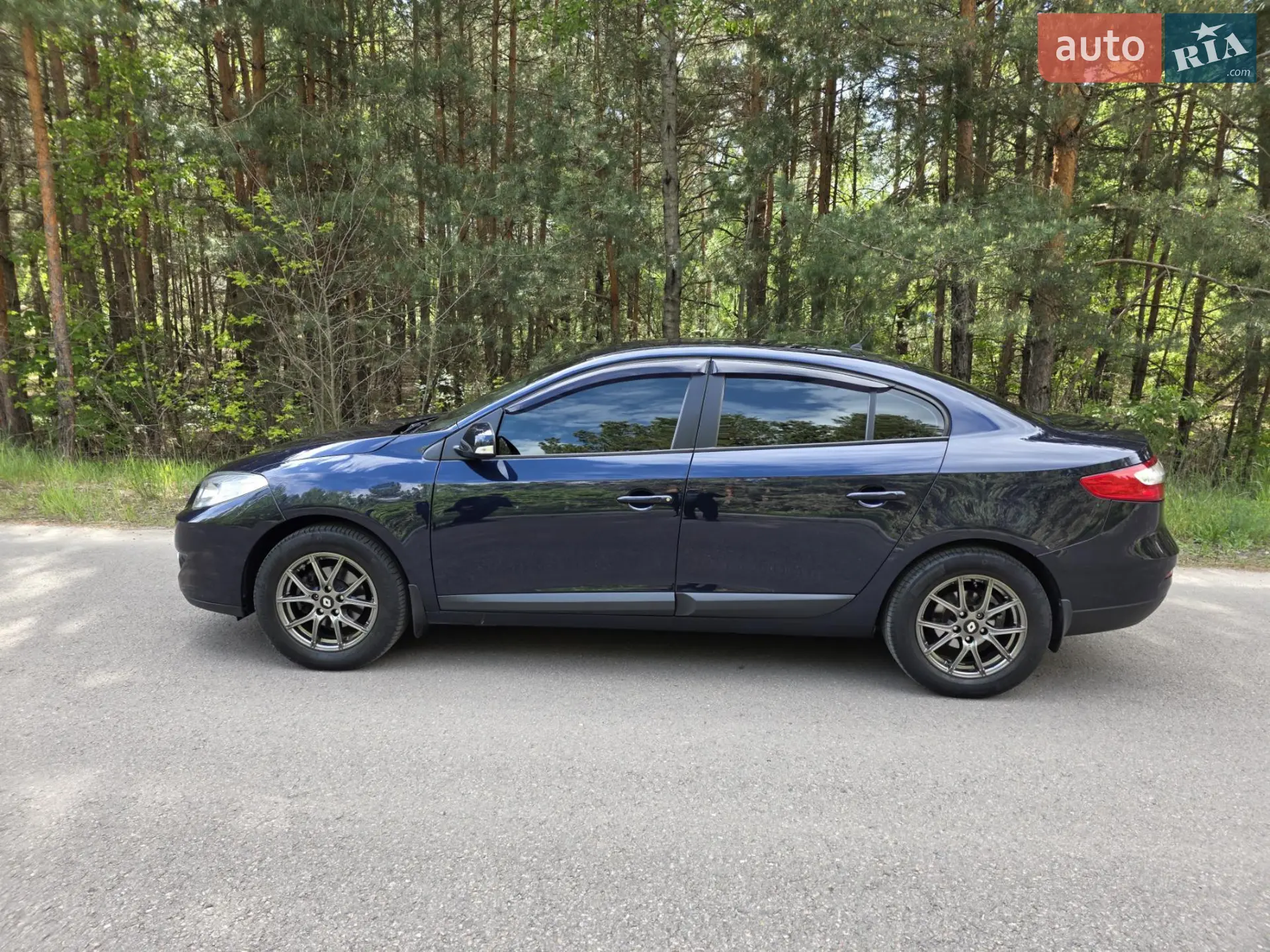 2010 Renault Fluence - мініатюра 4