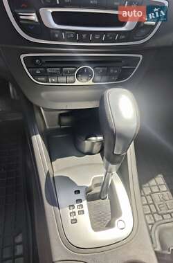 Седан Renault Fluence 2011 в 
