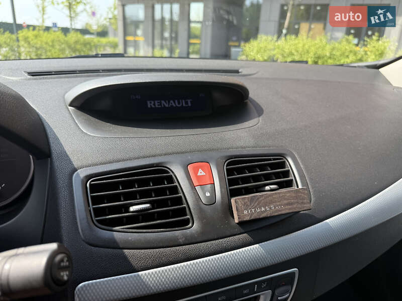 Седан Renault Fluence 2011 в Киеве