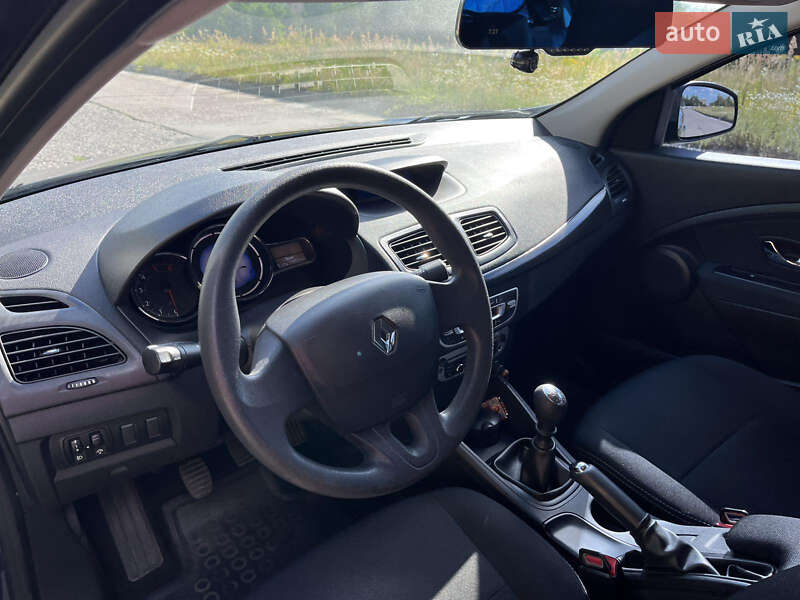 Седан Renault Fluence 2014 в Вараше