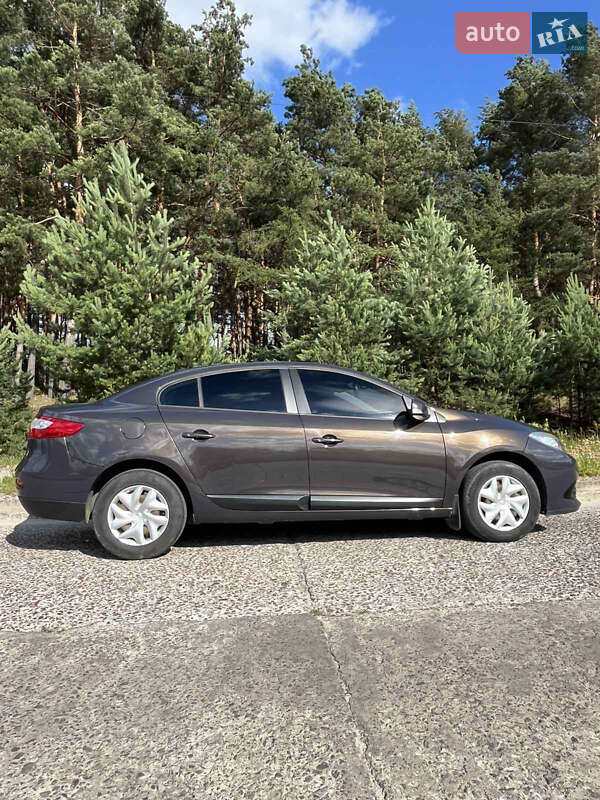Седан Renault Fluence 2014 в Вараше