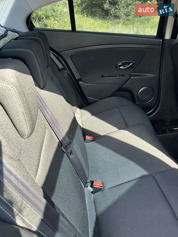 Седан Renault Fluence 2014 в Вараше
