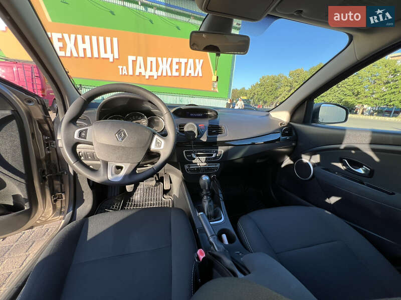 Седан Renault Fluence 2011 в Ивано-Франковске