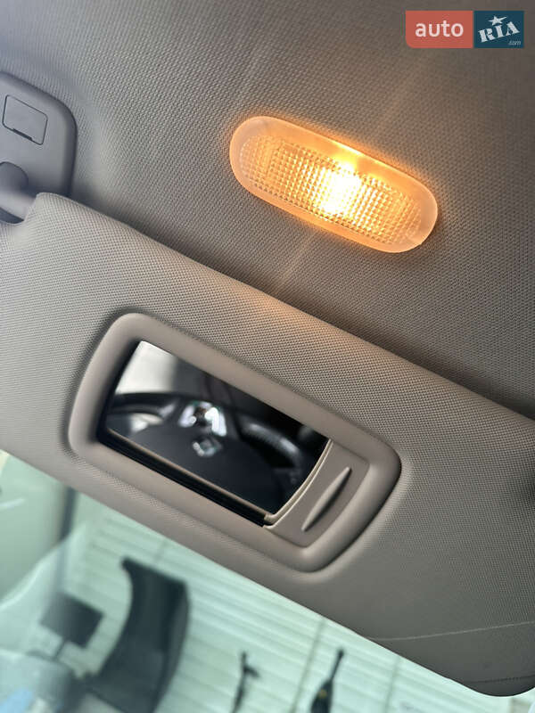 Седан Renault Fluence 2013 в Киеве фото 16 Седан Renault Fluence 2013 в Киеве